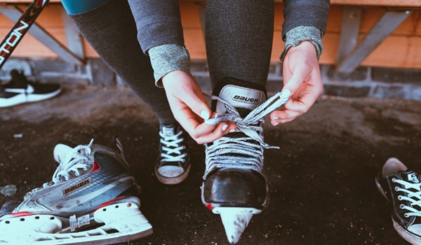 Photo of hockey player lacing up their skates