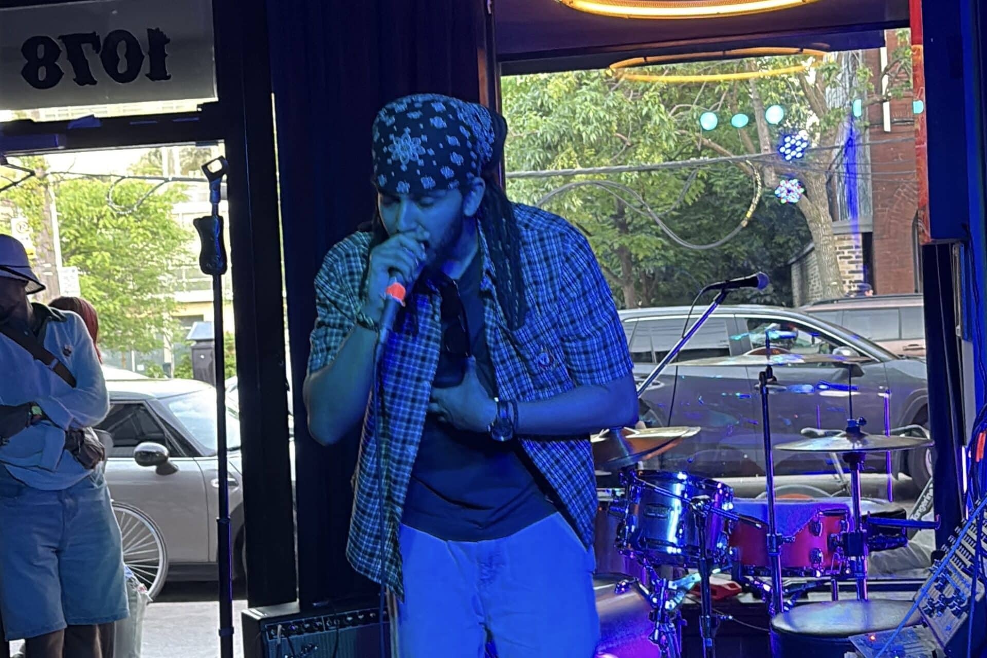 An image of artist Mikey Bloom performing at Poetry Jazz Cafe.